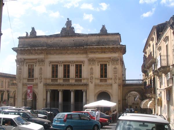 Around Noto 