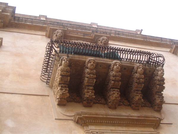 Around Noto