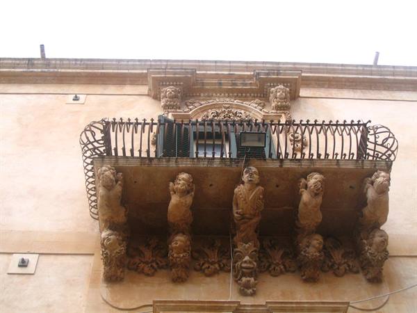 Around Noto 