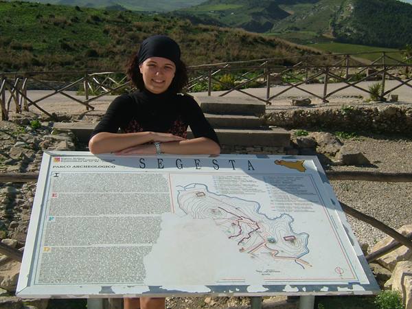 The fantastic archaeological signs of Segesta