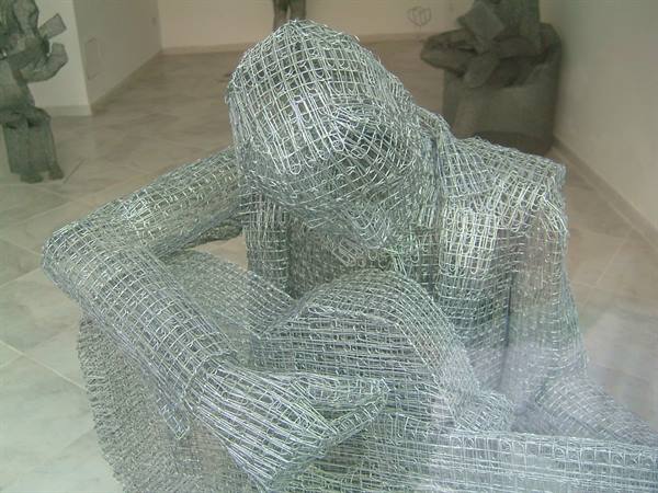 through the streets of Palermo ('sculpture' of paper clips)