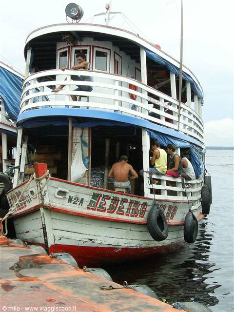 manaus boat