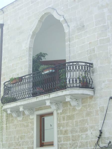 oriental-style balcony...always Oria
