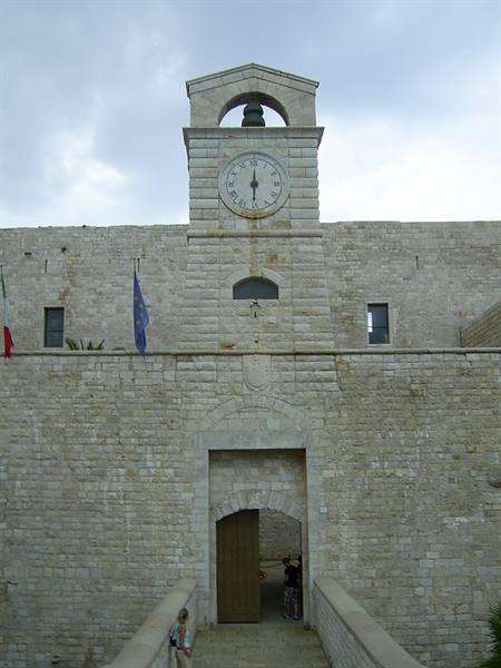 trani, entrance to Frederick's castle