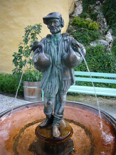 SCHWANGAU CASTLE - FOUNTAIN