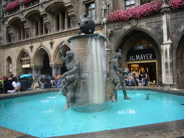 MUNICH - FOUNTAIN
