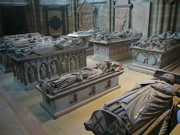 MARBURG CATHEDRAL INTERIOR