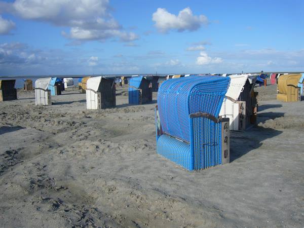 HARLESIEL BENCHES ON THE BEACH