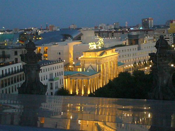 BERLIN THE BRANDENBURG GATE FROM THE PARLIAMENT