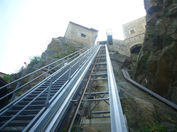 LIFT TO THE CASTLE