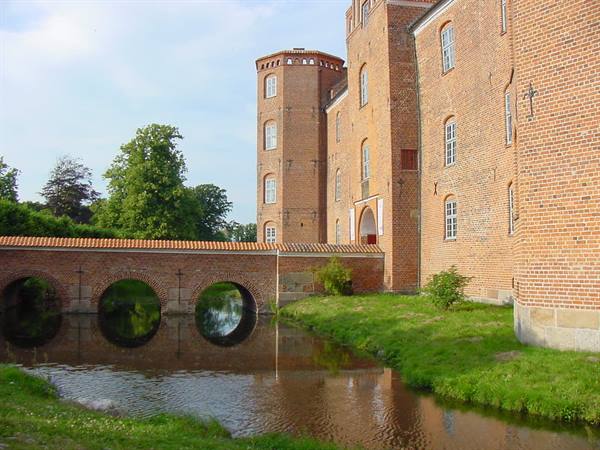 GAMMEL ESTRUP - THE CASTLE