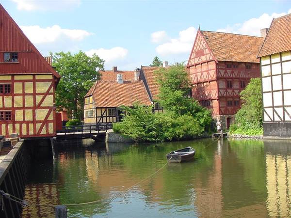 AARUS - THE OLD TOWN
