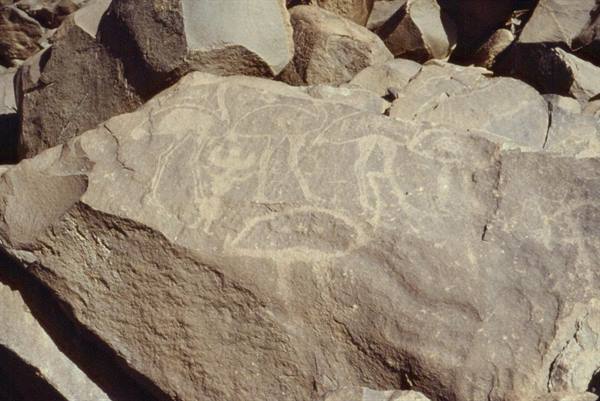ROCK CARVINGS TOWARDS IDELES