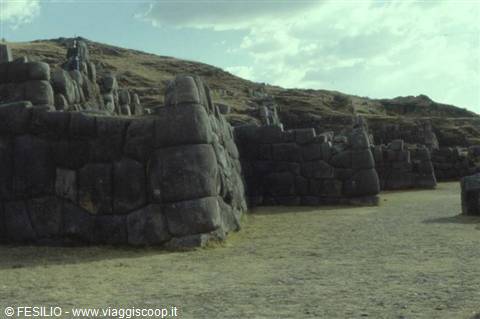 SACSAYHUAMAN - THE FORTRESS WALLS