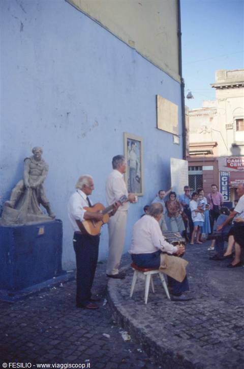 Guitar and bandoneón players beside the Carlos Gardel statue in Buenos Aires