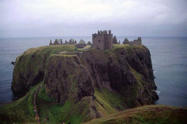 STONEHAVEN - THE CASTLE