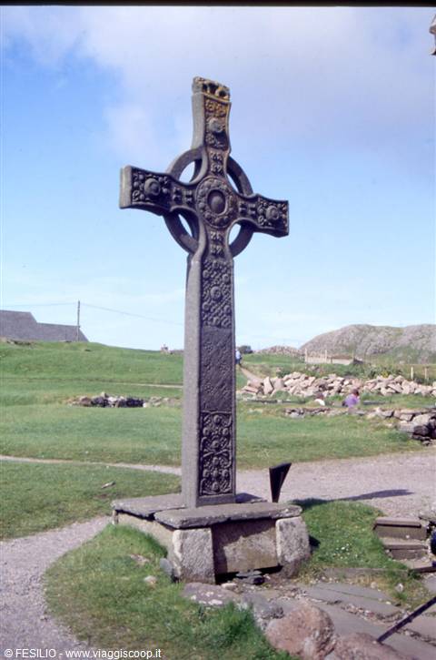 ISLAND OF IONA - CELTIC CROSS