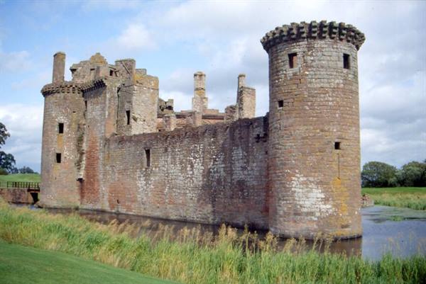 CAERLAVEROCK - CASTLE