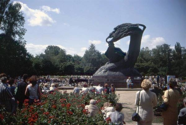 CHOPIN STATUE