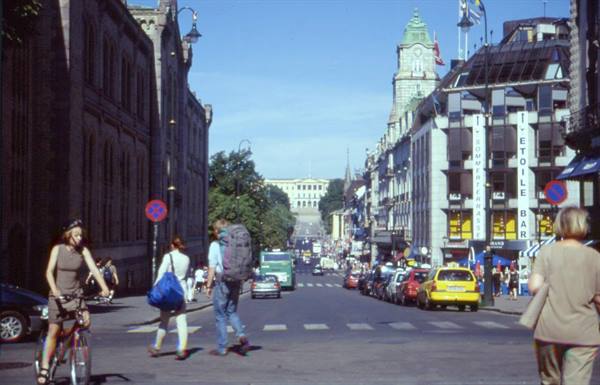 OSLO - TOWARDS THE ROYAL PALACE