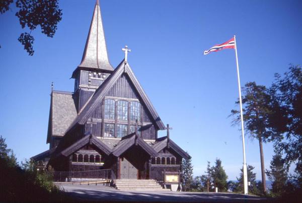OSLO HOLMENKOLLEN - WOODEN CHURCH