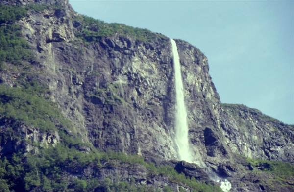 GUDVANGEN - THE WATERFALL