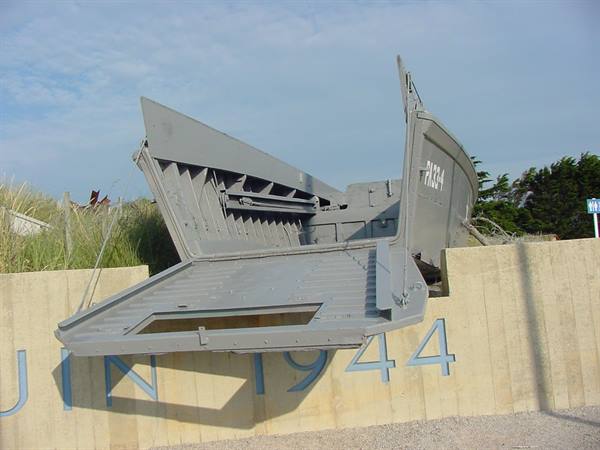 UTAH BEACH - LANDING CRAFT