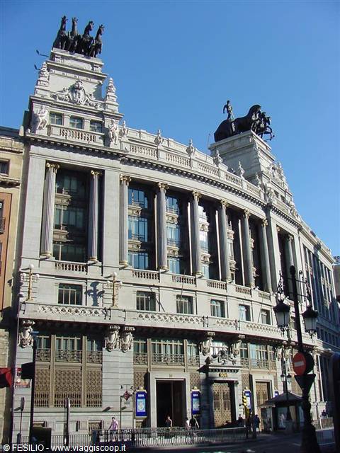 Banco de Bilbao building in Madrid, curved stone facade with bronze chariot groups