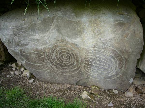 KNOWTH SPIRALS ON STONES