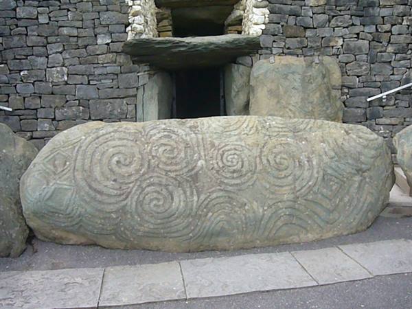 NEWGRANGE STONE WITH SPIRALS AT THE TUMULUS ENTRANCE