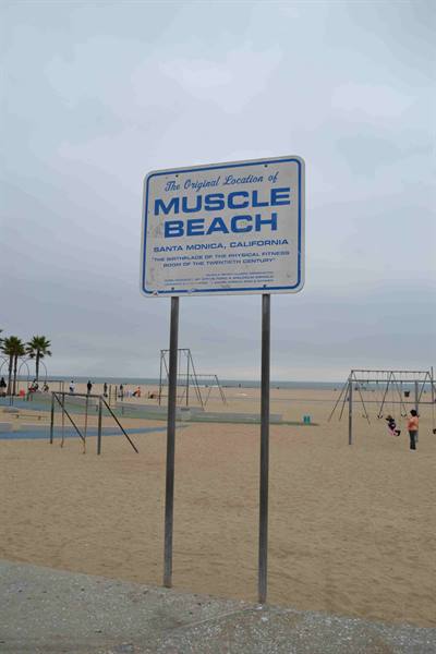Here is the access to Muscle Beach