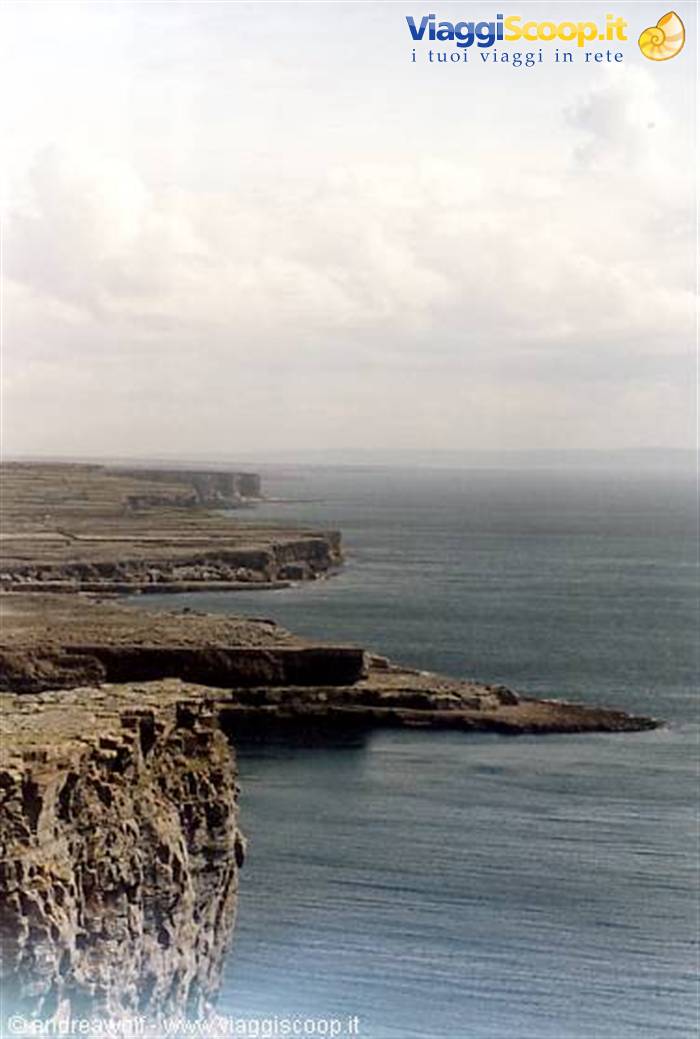 Aran. Cliff plunging into the Atlantic Ocean
