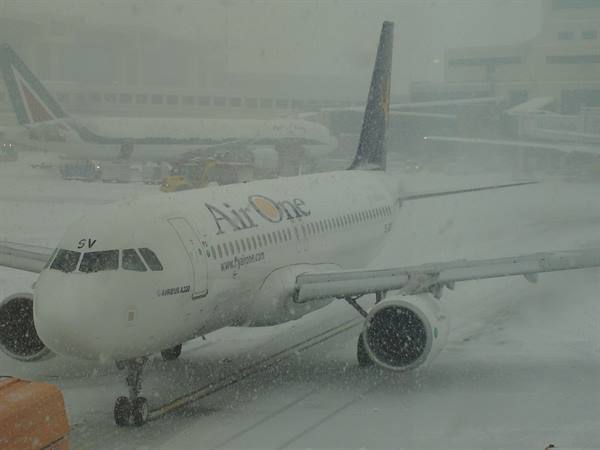 At Malpensa, heavy snowfall