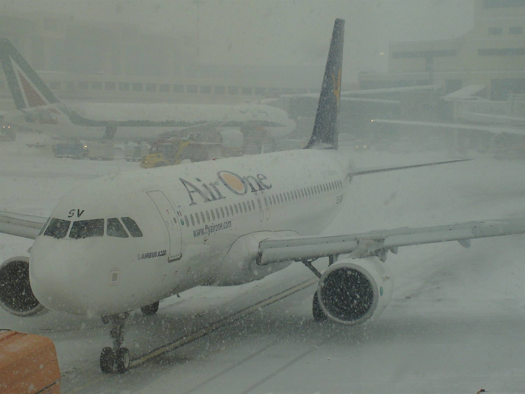 At Malpensa, heavy snowfall