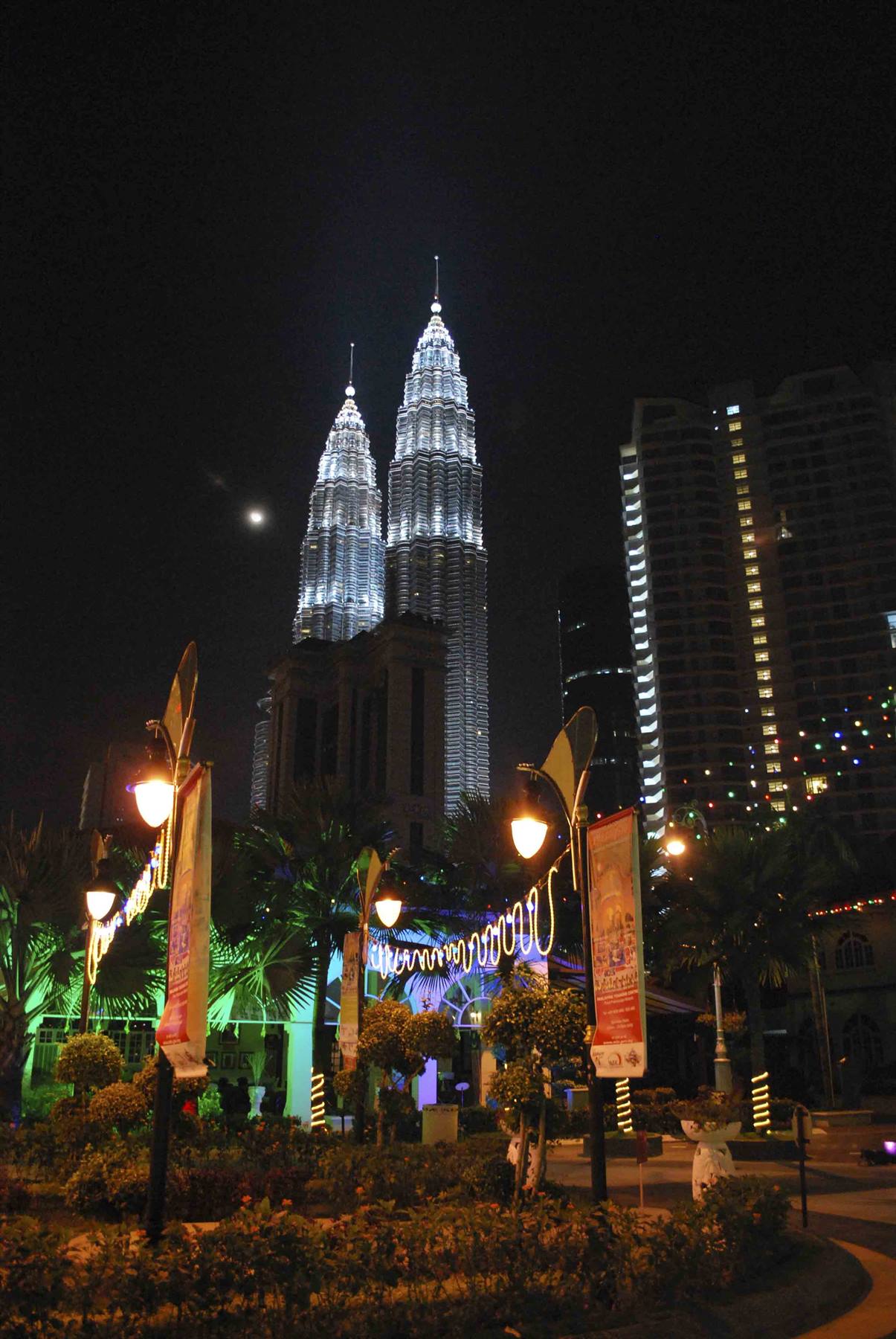 The Petronas from the tourist office