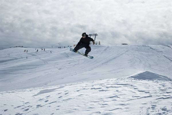 Snowboarder