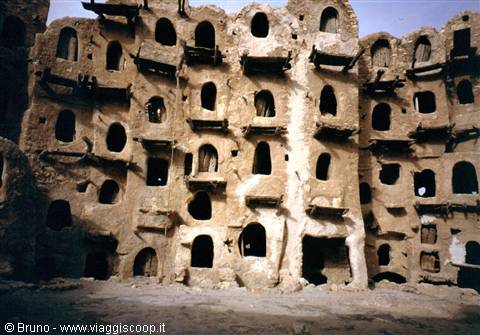 The Qasr (fortified granary) of Kabaw