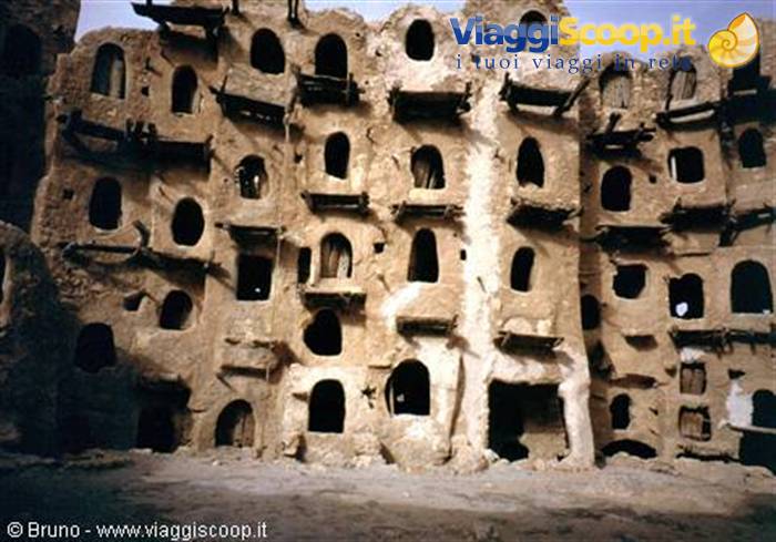 The Qasr (fortified granary) of Kabaw