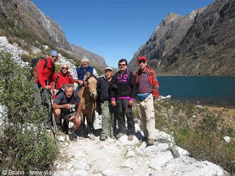 Trekking in the Cordillera Blanca - The group in the second stage