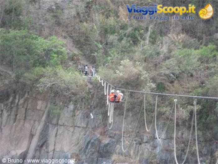 Trek in the amazon jungle - Crossing of the Urubamba river