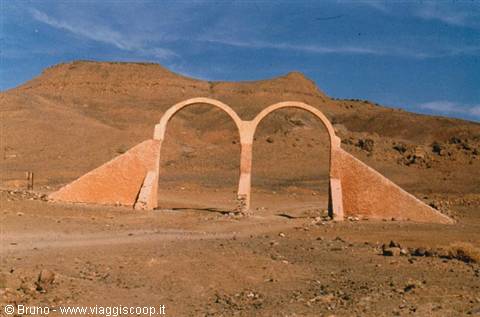 Hoggar mountains - Gates towards nothingness