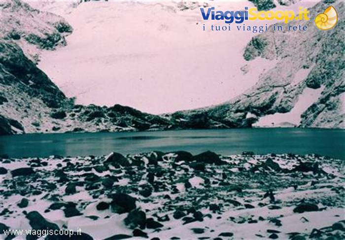 The lagoon at the base of Fitz Roy