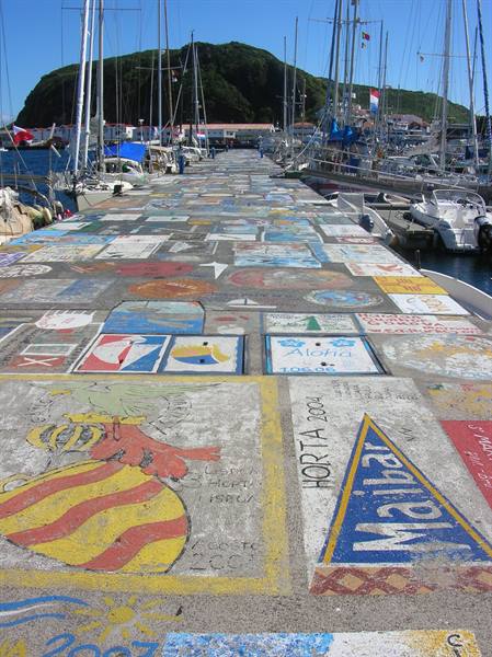 The artist sailors - port of Horta