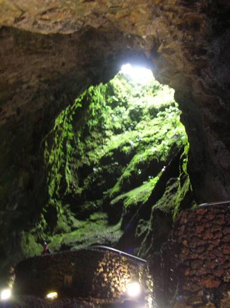 The hollow volcano: Algar do Carvao
