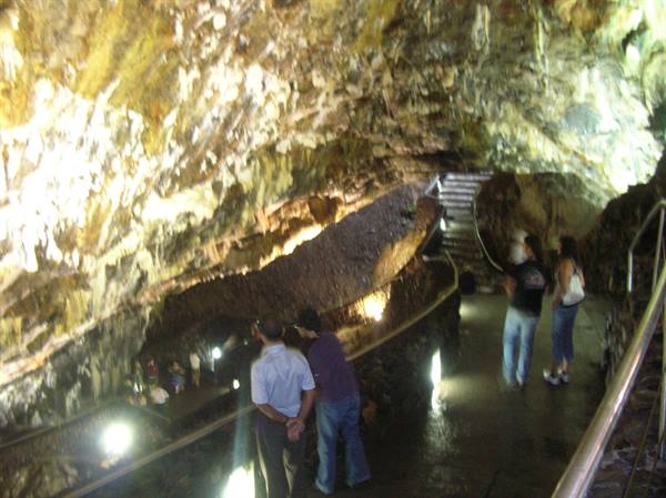 Descent of the Algar do Carvao