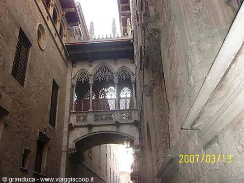 Neo-Gothic stone bridge over the narrow alley, Barcelona's Gothic Quarter