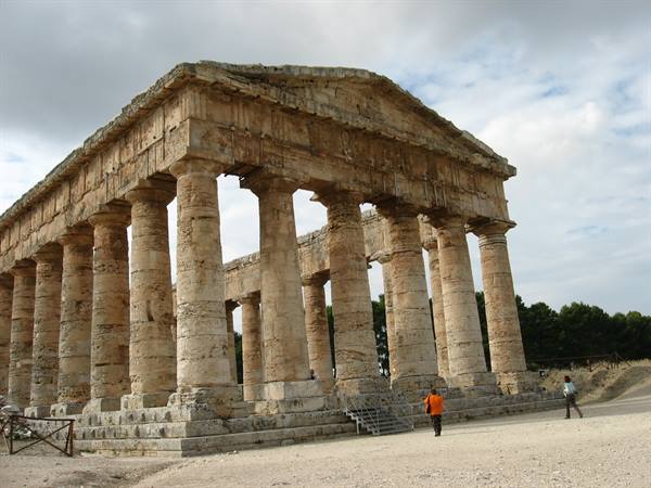 Segesta : the lonely temple