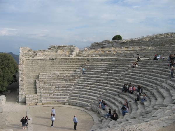 Segesta : the amphitheatre