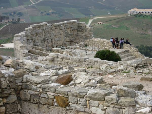 Segesta : the amphitheatre and the archaeological area