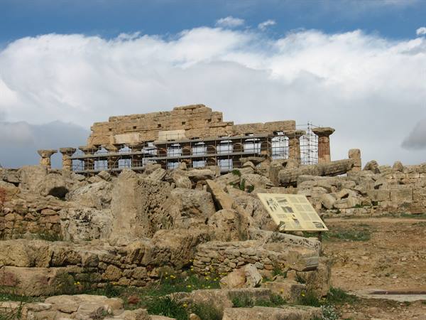 Selinunte : the Acropolis and the temple of Apollo ?